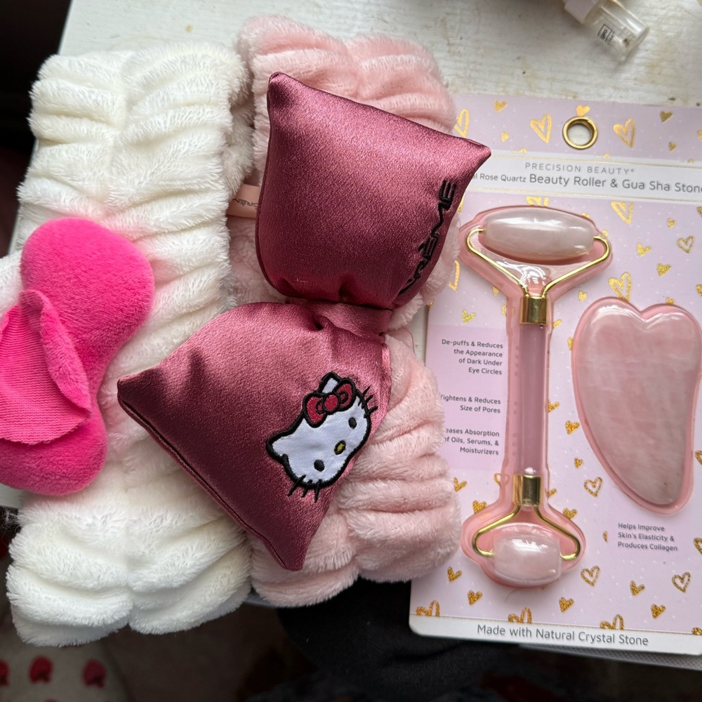Hello Kitty Beauty Roller and Gua Sha Set